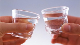 酒鬼酒上半年凈利下滑九成，金種子酒盈轉虧，中小酒企如何轉型？