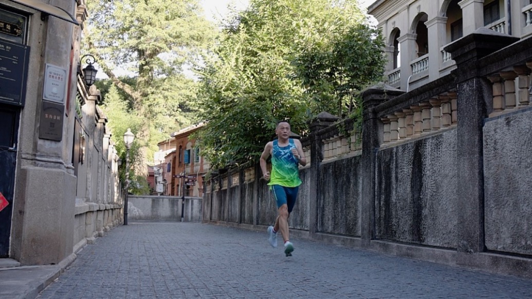 奔跑湃|奔跑23年,他成了廈門(mén)馬拉松的一部分
