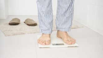 國(guó)家衛(wèi)健委：推薦高齡老年人每月至少測(cè)量?jī)纱误w重