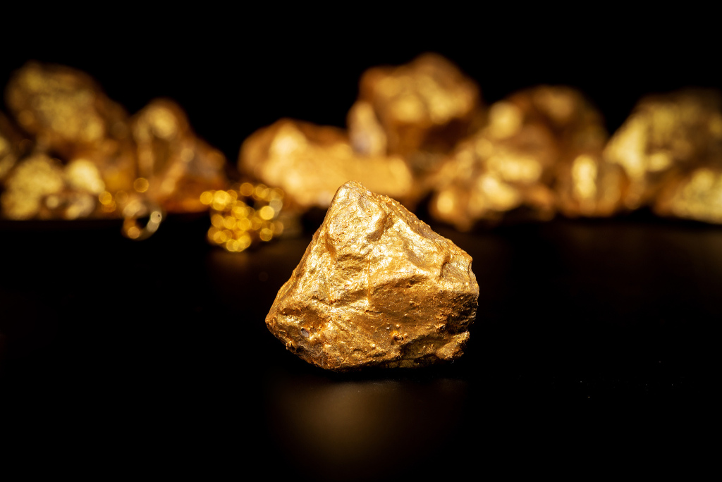 金价上涨叠加产能扩张，黄金矿企上半年业绩集体预喜：最高预增141%