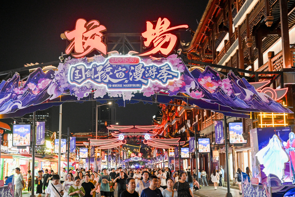魔都眼｜上海之夏：与二次元破壁共舞，豫园点燃夏夜星河