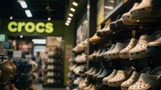 爱穿Crocs的人，为何人均一双臭脚？