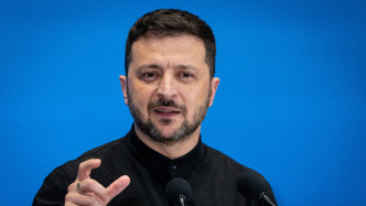 澤連斯基簽署烏克蘭退出《渥太華禁雷公約》文件