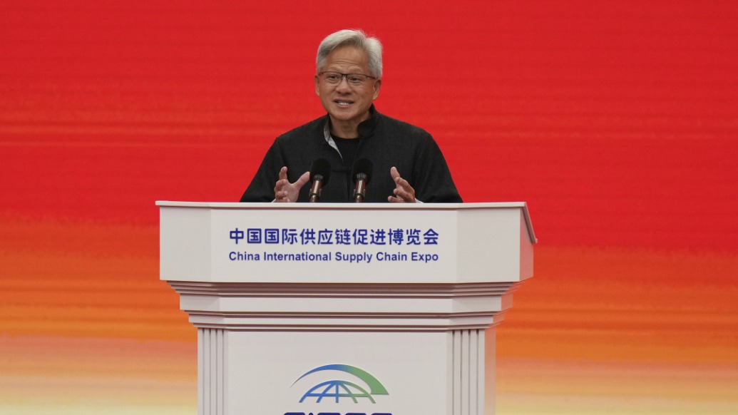 黄仁勋来华穿上唐装：中文开场很紧张，被中国创新热情打动了