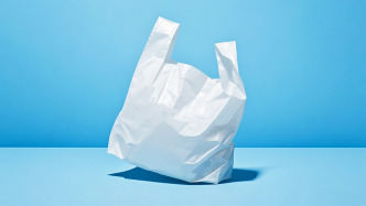 《生物降解塑料购物袋》实施后，我国每年减少传统塑料袋约200亿只