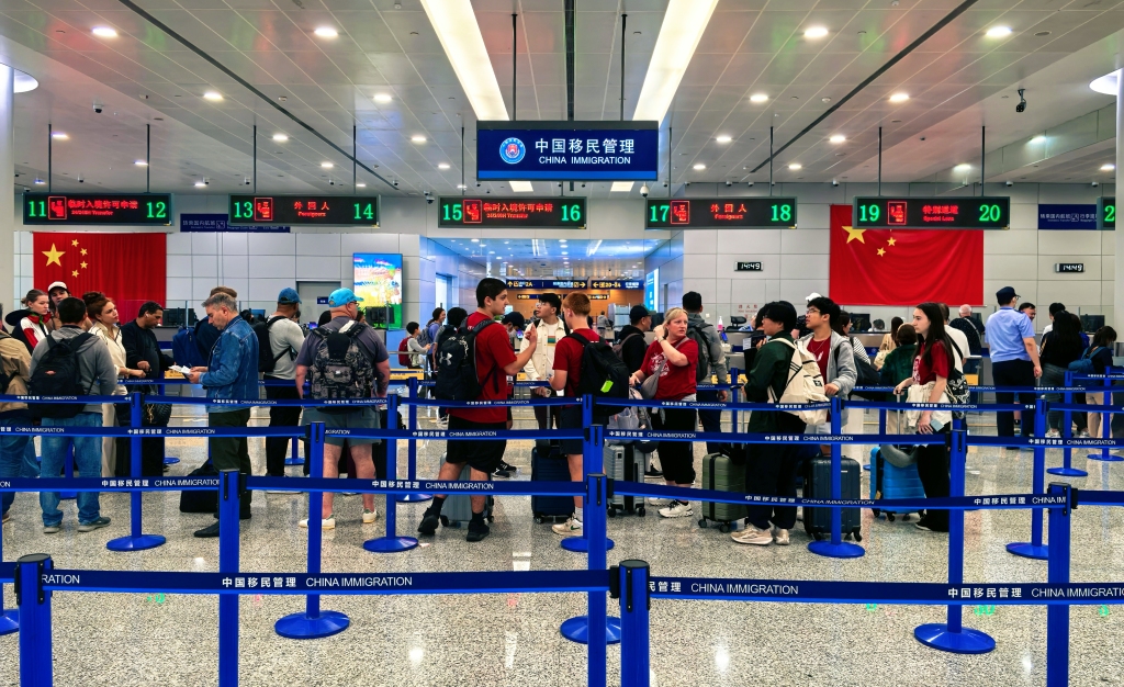 七月上半月，上海空港口岸入境外籍旅客人数较去年同期增35%