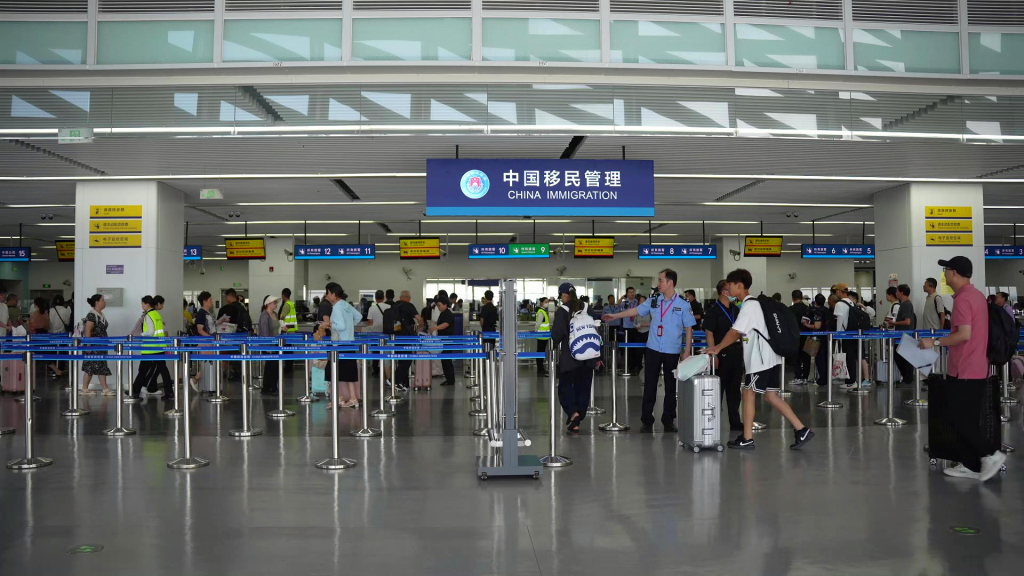 七月上半月，上海空港口岸入境外籍旅客人数较去年同期增35%