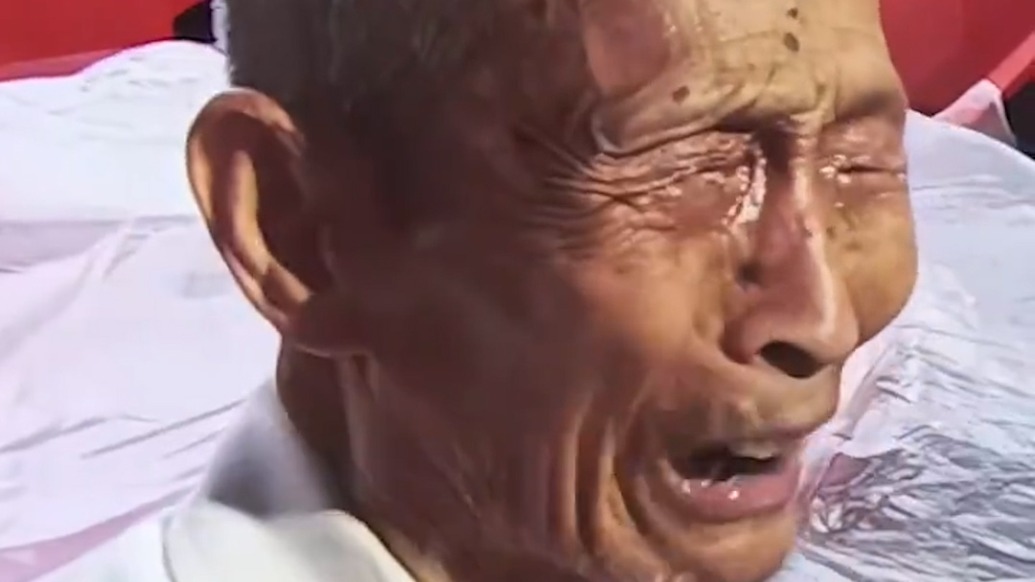 湖北95歲老戰(zhàn)士凌晨迷路，愧疚說不該麻煩110