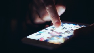 聚焦擺拍編造仿冒、低俗炒作等問題，網(wǎng)信部門嚴(yán)處一批短視頻賬號(hào)