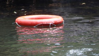 廣西一沖鋒艇側翻致3人失聯：小艇系私人所有，仍在搜救中