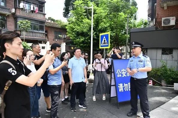 福建公安深入开展“护校安园”工作，全省学校实现一键报警联网覆盖