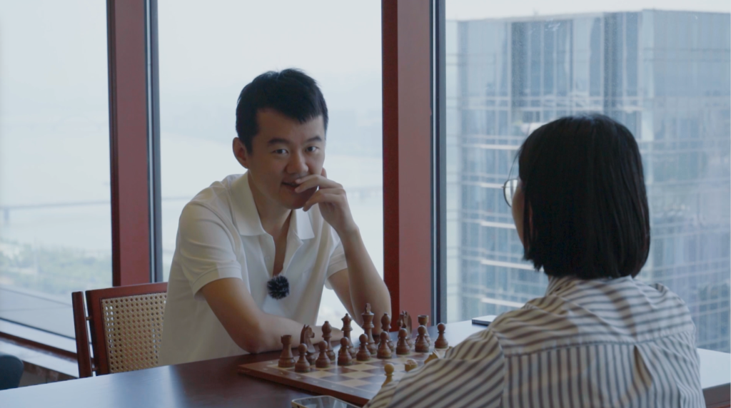 中国首位世界棋王丁立人：久在胶着之中