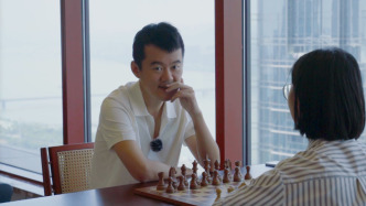 中國首位世界棋王丁立人：久在膠著之中