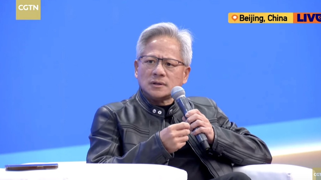 黄仁勋给年轻人的建议：尽可能快地开始接触和使用AI