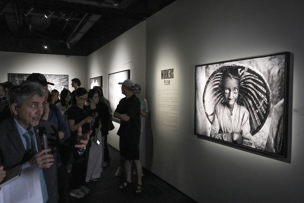 看展览｜萨尔加多个人回顾展在上海举办：一首写给地球的情诗