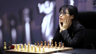 十幾歲起生活完全圍繞國(guó)際象棋，居文君說(shuō)“將一輩子與棋有關(guān)”