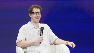 挖完主管挖研究员！扎克伯格被曝又撬走两名苹果AI专家