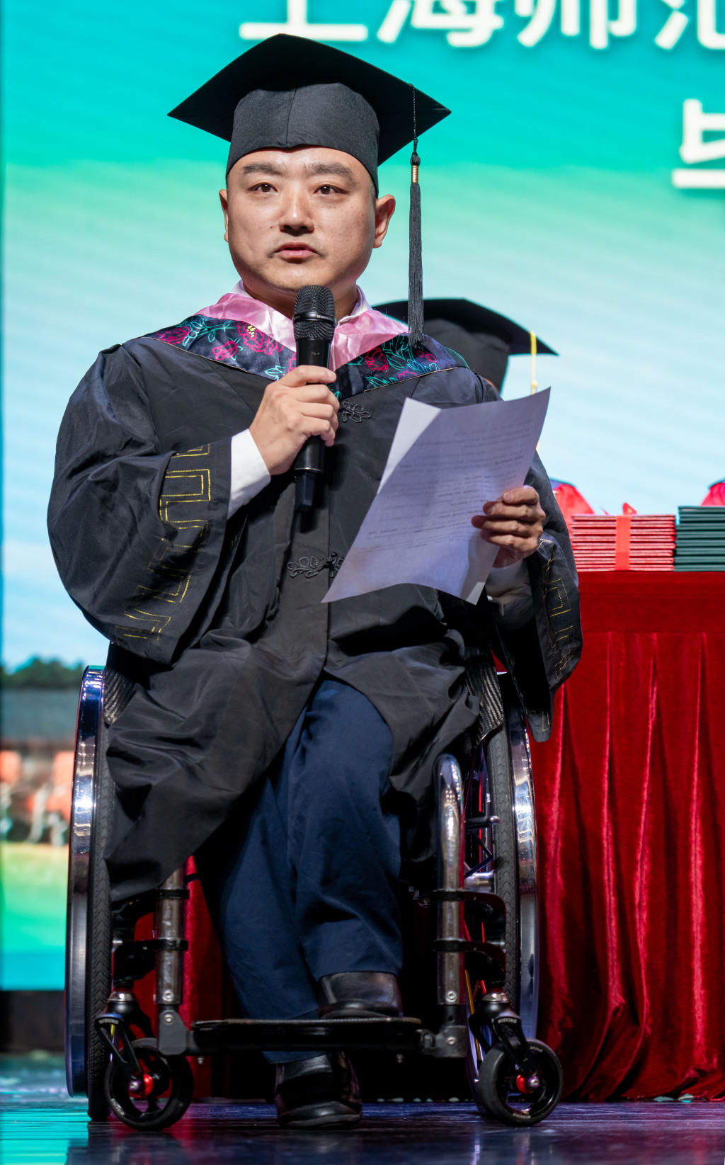 从残疾辍学流浪到专升本毕业，轮椅上的他如何重塑自己的人生？