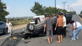 男子路遇車禍救出一家人：擔心爆炸遲疑過，聽見呼救還是去了