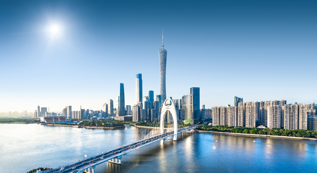 广东上半年GDP为68725.4亿元，同比增长4.2%