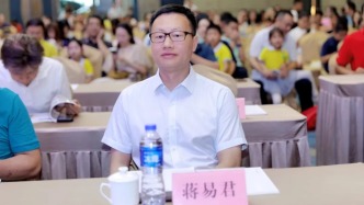 桂林市政府副秘書長蔣易君轉(zhuǎn)任市社科聯(lián)黨組書記