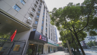 女子入住长沙一连锁酒店称沐浴后发现花洒头有粪便，相关部门已介入协调