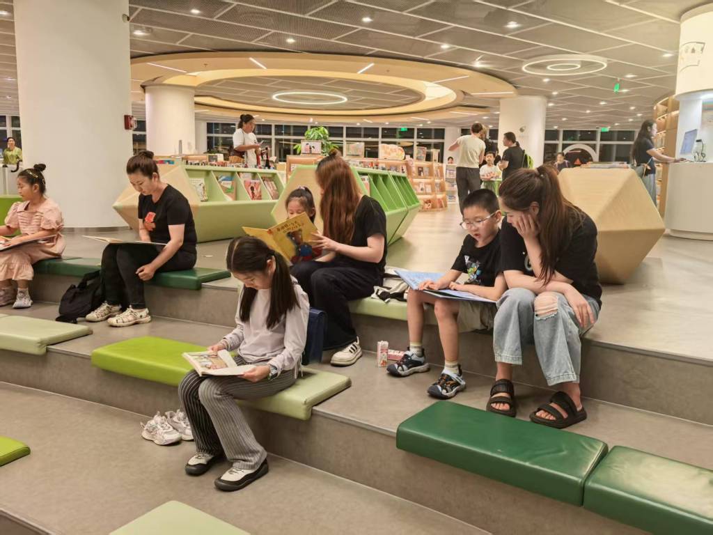 来上海的理由又多了一个！84岁的市少儿图书馆