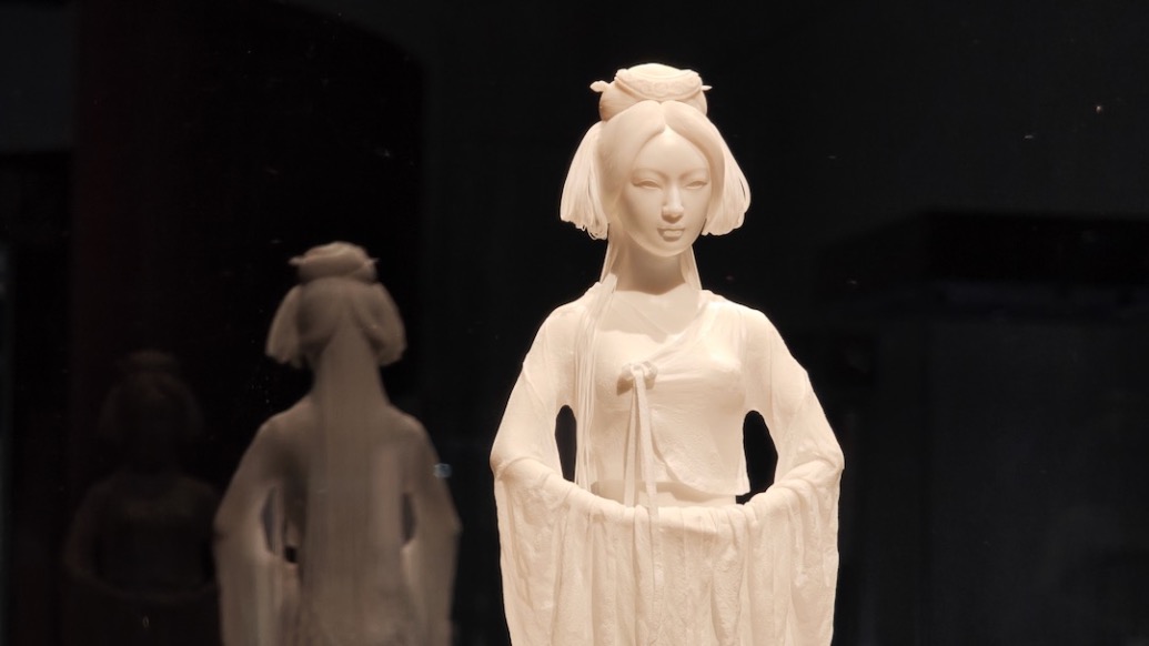 “你以為是紗，其實是瓷”：《神話》來到上海