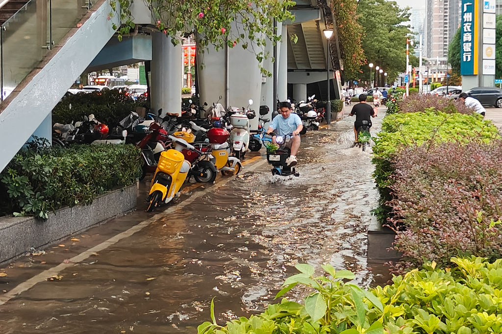“韦帕”即将登陆，中国气象局升级发布暴雨台风三级应急响应
