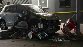 美國(guó)洛杉磯一車輛沖撞人群致30人受傷，司機(jī)遭圍毆中槍