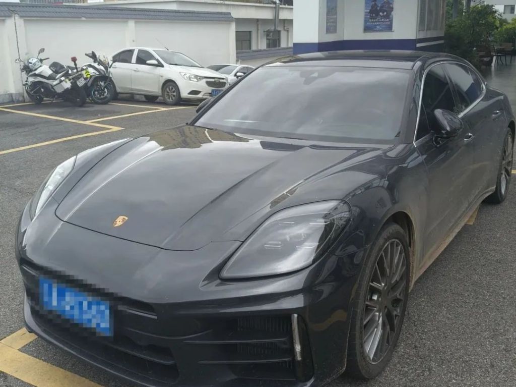男子盗保时捷叫代驾开回老家炫耀，已被昆明警方刑拘