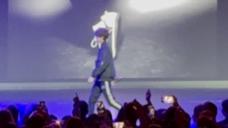 对话庞麦郎丨打工时看到碟片中的明星，幻想自己也能火