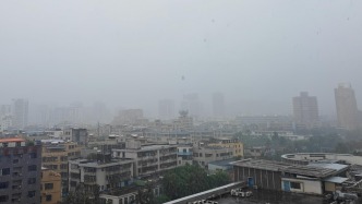 海南?？谏壈l(fā)布暴雨紅色預警，美蘭機場取消航班67架次