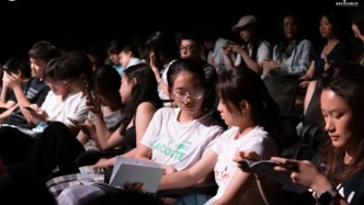 在江西会昌戏剧小镇，00后中学生举办了自己的戏剧比赛