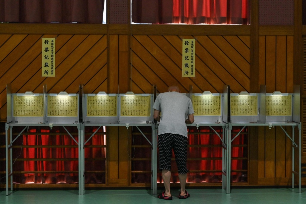 日本媒体称执政联盟丧失参议院过半议席