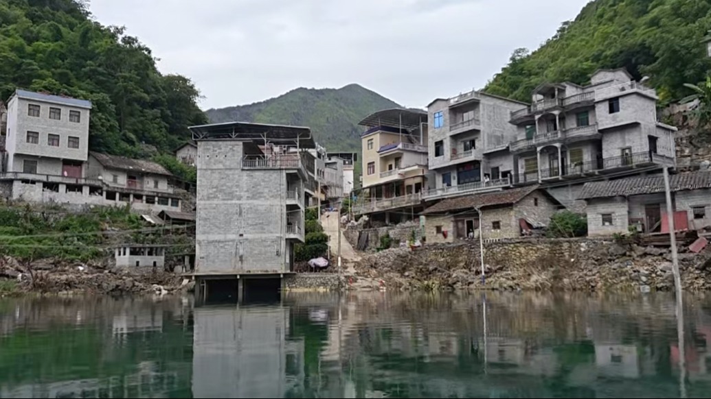 澎湃新闻直击广西隆林“孤岛”解困战：东王坝子水位回落，村民安置工作持续推进