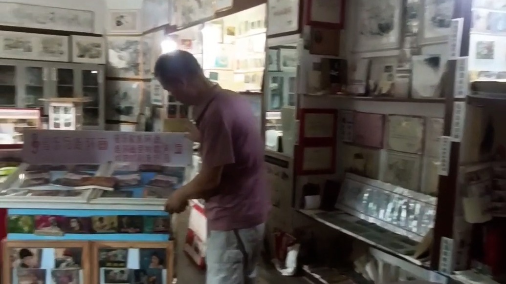 還記得兒時的“小人書”嗎？湘潭老人收藏了上萬冊，最早一本系近百年前出版