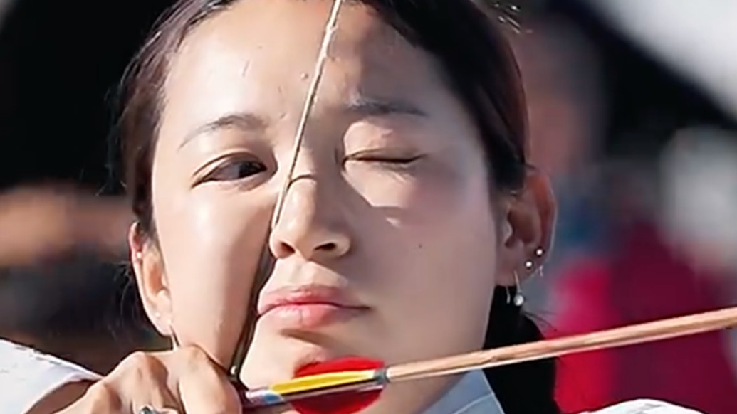 草原那達(dá)慕上的“她力量”：女射手上演“百步穿楊”