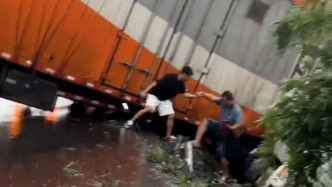 “我是退伍軍人遇事肯定會伸援手”，高速上遇前車出事故男子救出兩人
