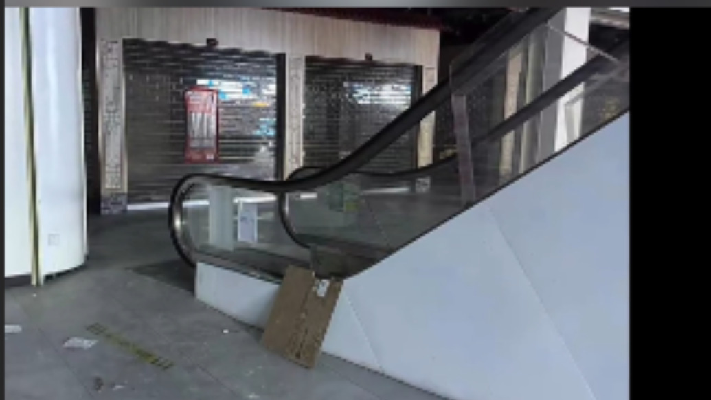 廣東18歲男生玩真人CS時墜亡，目擊者稱其將遮擋的廣告布當實墻，后靠時墜樓