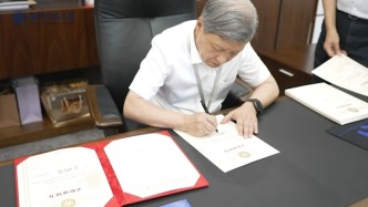 王樹國親筆簽名，福耀科技大學首期本科生錄取通知書已就位