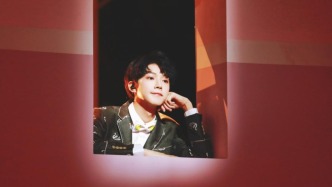 过气的大厂爱豆，怎么开始卖水晶了