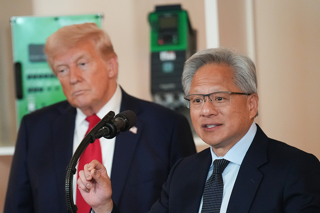 特朗普：曾考虑拆分英伟达促进AI领域竞争，但发现在这个行业并不容易