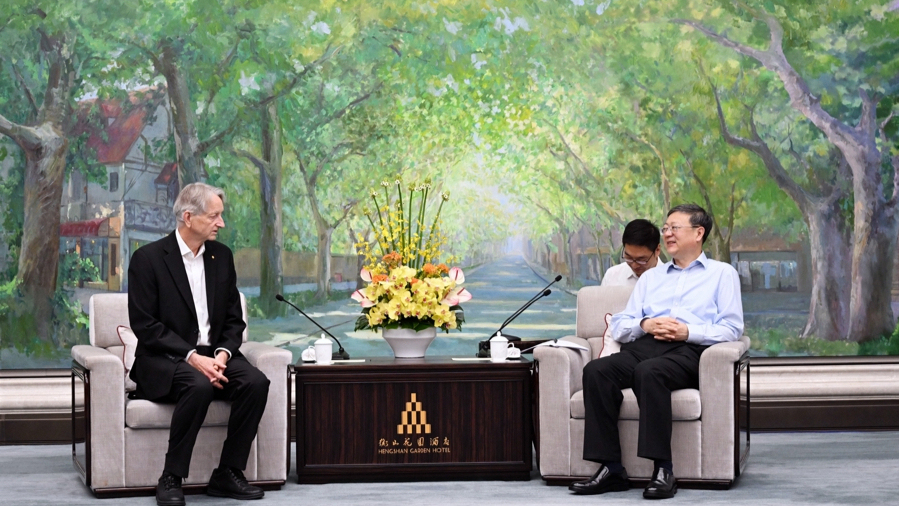 陈吉宁会见图灵奖、诺奖得主杰弗里·辛顿等世界人工智能大会嘉宾代表