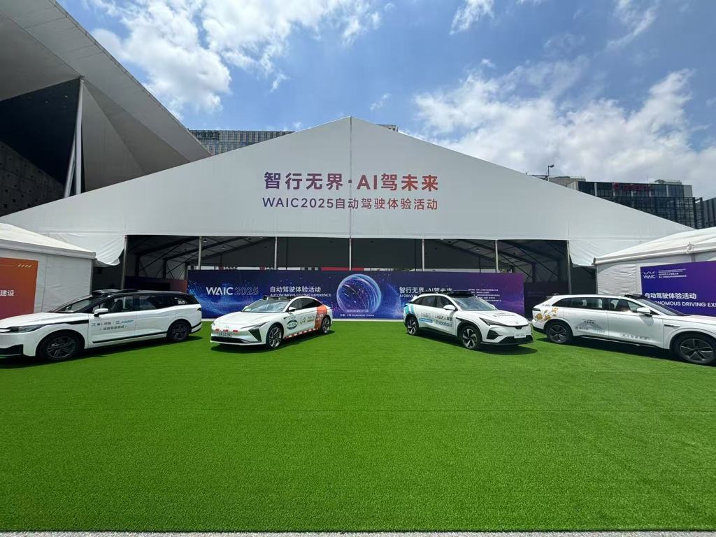 L4级无人驾驶车有何不同?记者独乘体验,遇到行人横穿马路 第1张 L4级无人驾驶车有何不同?记者独乘体验,遇到行人横穿马路 第1张