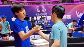樊振东乒超迎首胜，训练场与王楚钦击掌致意