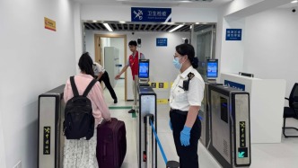 载货运营一年后，第三代中日班轮“鉴真号”首次载客入境