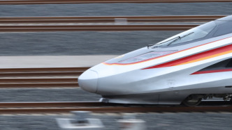 餐車工作人員違規(guī)橫越線路致列車緊急停車，鐵路回應