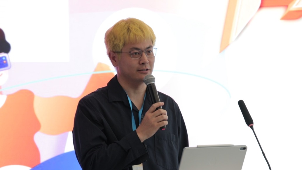 從扭捏回答到坦承自己是UP主，他感受到了認(rèn)可和責(zé)任