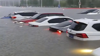 河北涿州突降暴雨，居民称“开车像开船”，当地：交通正逐步恢复